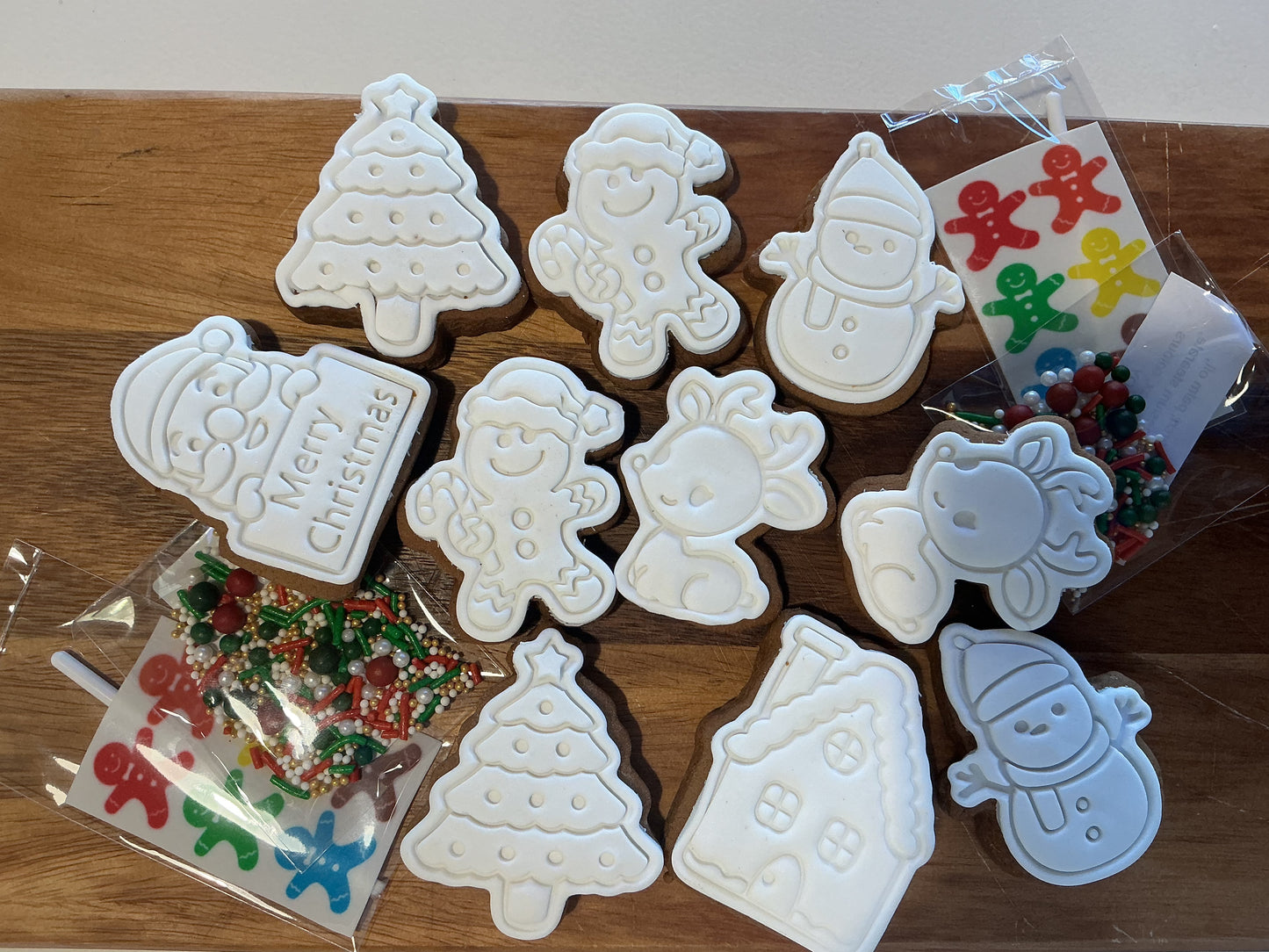 PAINT YOUR OWN CHRISTMAS KRAFT